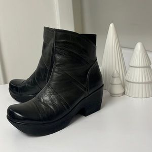Womens size 39(8) JAFA charcoal leather booties